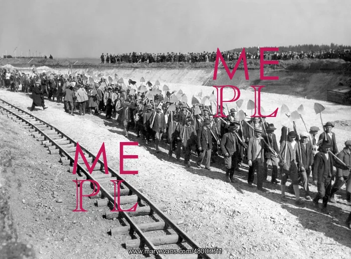 : Construction of the Reich Highway ('labor battle') in 1934 a : Construction of the Reich Highway ('labor battle') in 1934 a