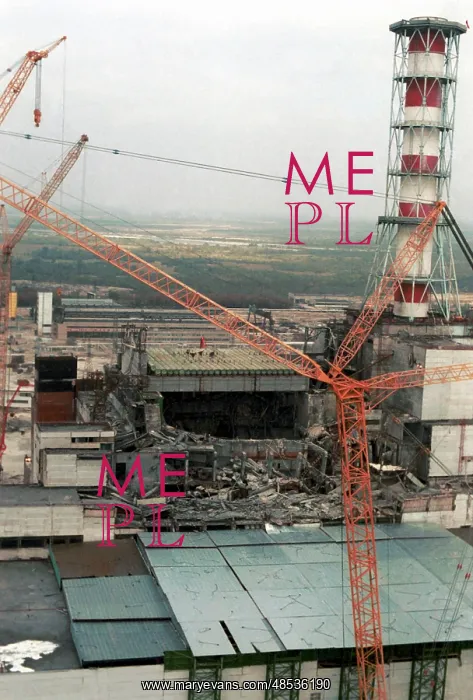 : Construction of Sarcophagus over Reactor 4 at : Construction of Sarcophagus over Reactor 4 at