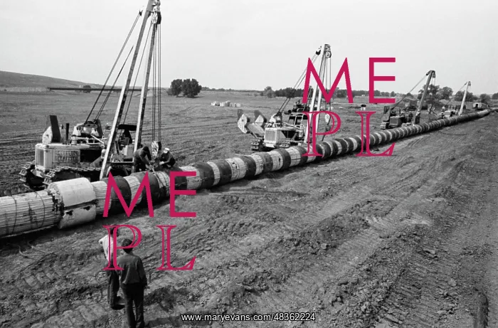 : Construction of Sovkhoznoe-Orenburg gas pipeline : Construction of Sovkhoznoe-Orenburg gas pipeline