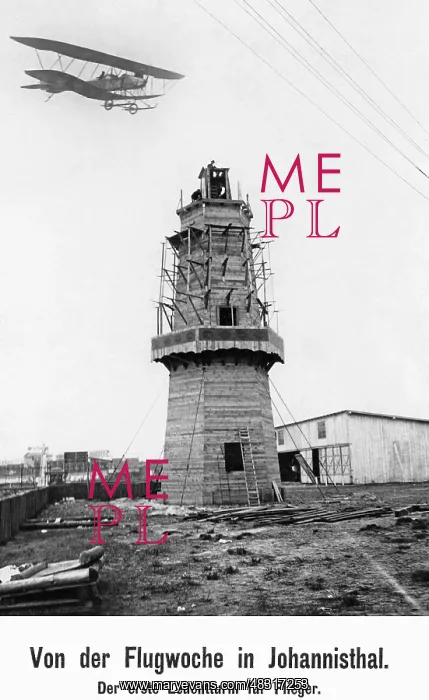 : Construction of a tower on the Berlin-Johannisthal airfield : Construction of a tower on the Berlin-Johannisthal airfield
