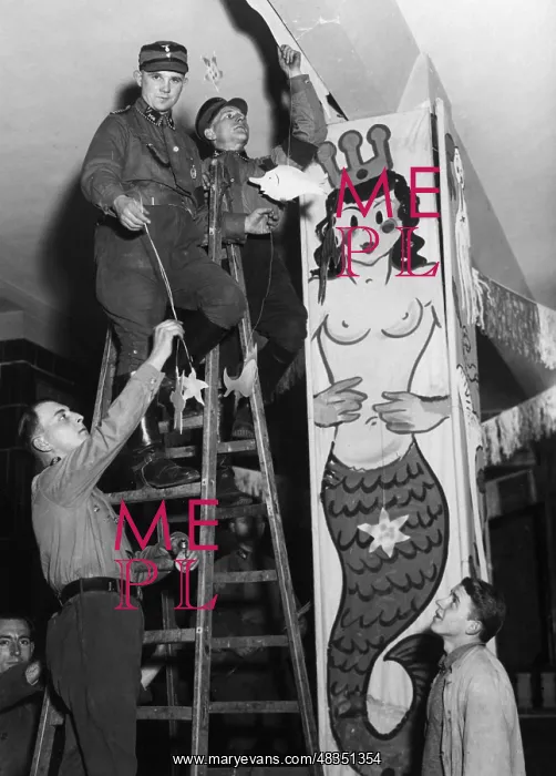 : Construction work for an SA carnival, 1934 : Construction work for an SA carnival, 1934