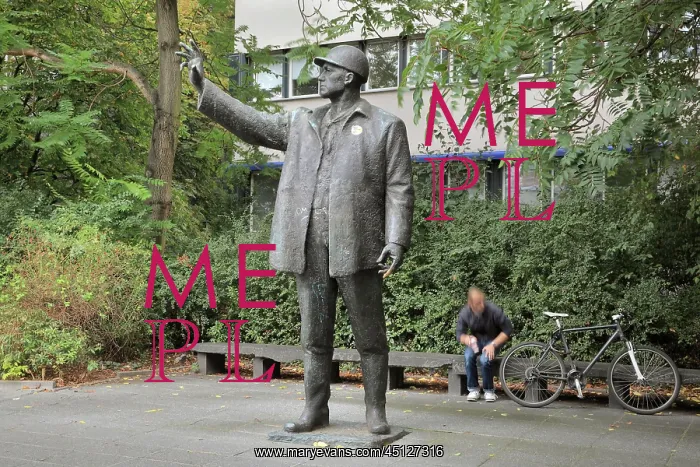 : Construction worker statue, Berlin, Germany : Construction worker statue, Berlin, Germany