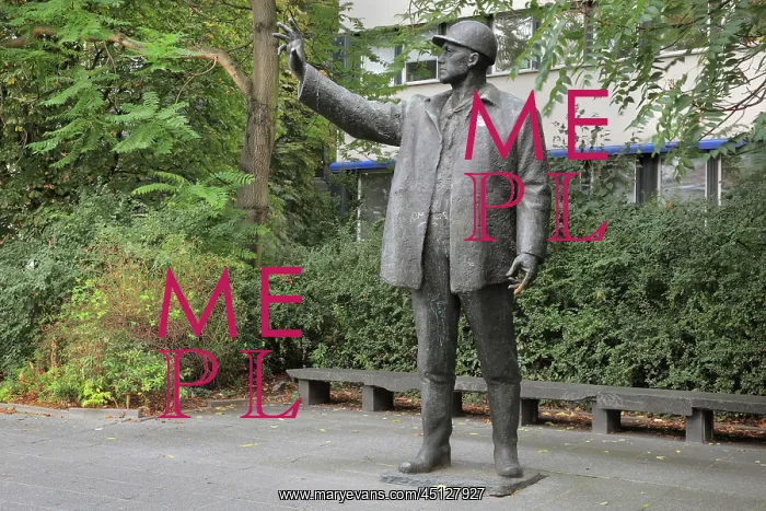 : Construction worker statue, Berlin, Germany : Construction worker statue, Berlin, Germany