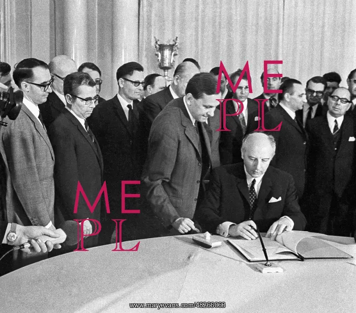: Contract initialing between USSR and FRG, 1970 : Contract initialing between USSR and FRG, 1970