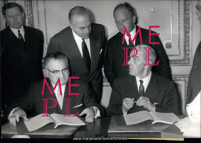 : Contract signing for ocean liner King Salomon : Contract signing for ocean liner King Salomon