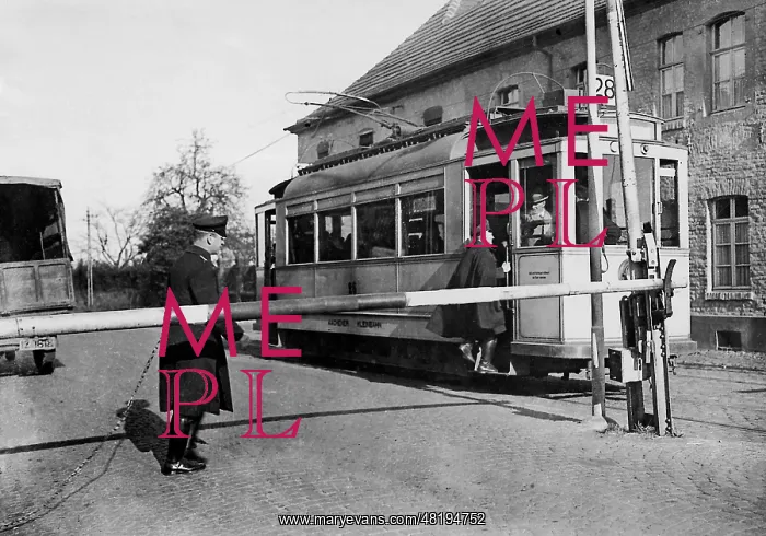 : Control at the border crossing, 1931 : Control at the border crossing, 1931