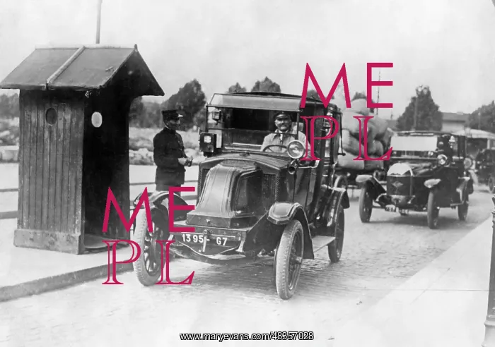 : Control at the entrance to Paris, 1927 : Control at the entrance to Paris, 1927