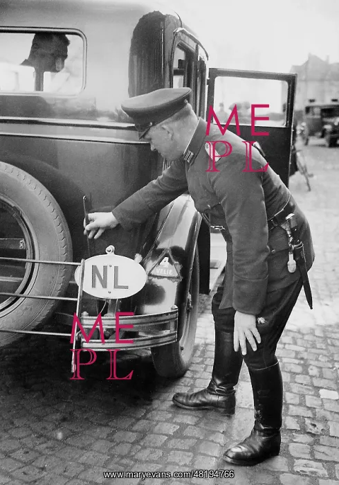 : Control on the German-Dutch border, 1936 : Control on the German-Dutch border, 1936