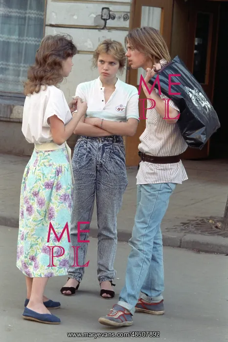 : Conversation, 1990 : Conversation, 1990