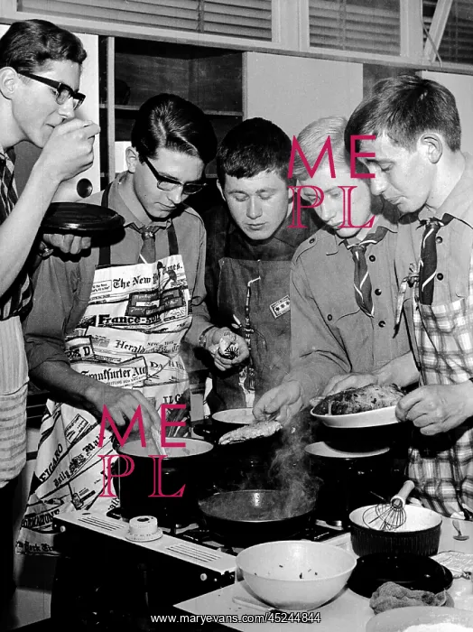 : Many cooks : Many cooks