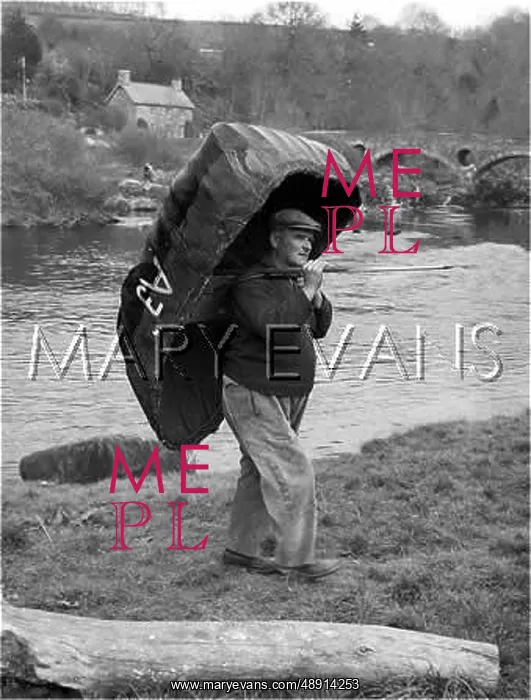 : CORACLE FISHERMAN : CORACLE FISHERMAN