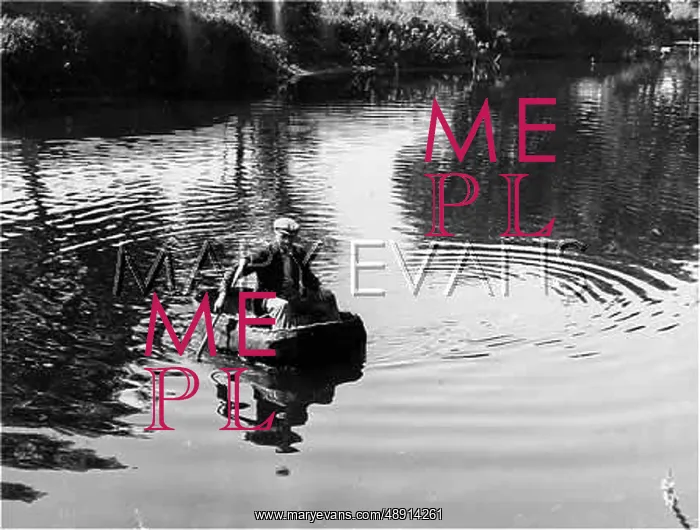 : CORACLE FISHERMAN : CORACLE FISHERMAN