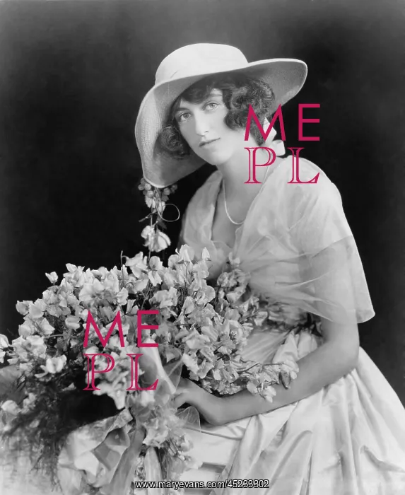 : Cornelia Stuyvesant Vanderbilt (1900-1976), ? : Cornelia Stuyvesant Vanderbilt (1900-1976), ?