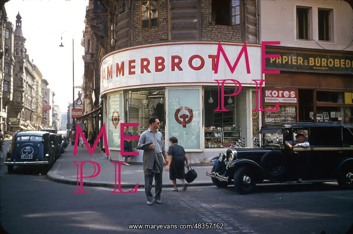 : Corner shop in Vienna, Austria : Corner shop in Vienna, Austria