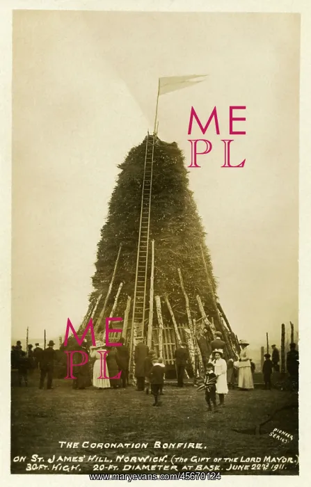 : The Coronation Bonfire on St James Hill, Norwich : The Coronation Bonfire on St James Hill, Norwich