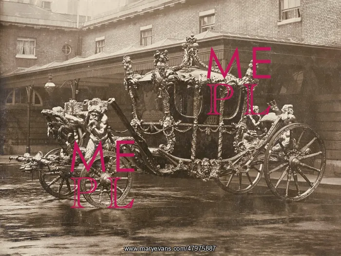 : Coronation Coach in the Royal Mews : Coronation Coach in the Royal Mews