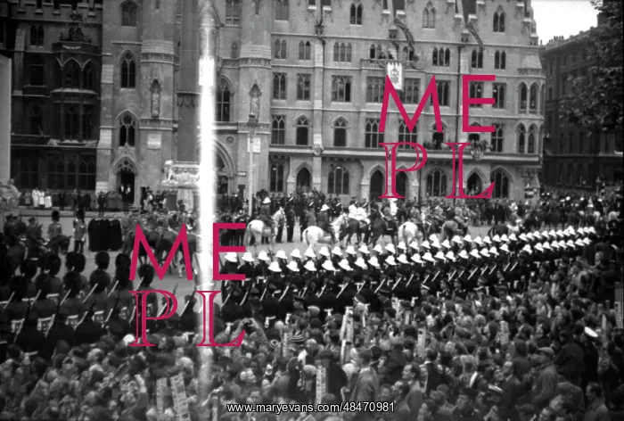 : Coronation. Escorts dispersing : Coronation. Escorts dispersing