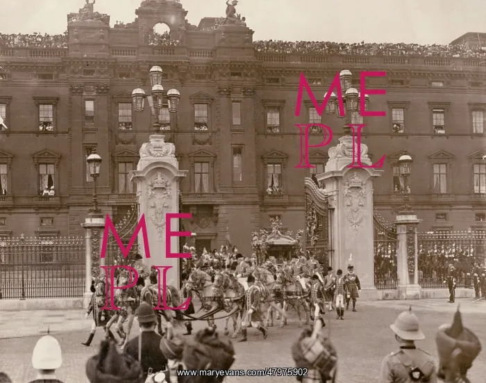 : Coronation Procession leaving Buckingham Palace : Coronation Procession leaving Buckingham Palace