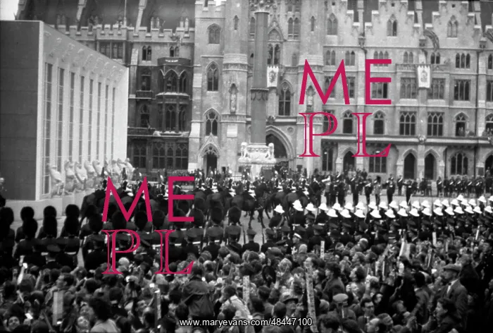 : Coronation. Queen Mothers mounted escort : Coronation. Queen Mothers mounted escort