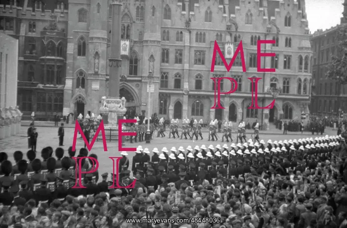 : Coronation.March towards Abbey : Coronation.March towards Abbey