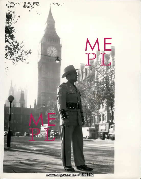 : Corporal Arnett, Florida policeman, visits London sights : Corporal Arnett, Florida policeman, visits London sights