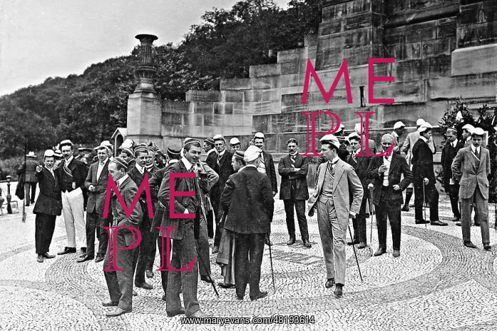 : Corps students in Ruedesheim, 1908 : Corps students in Ruedesheim, 1908