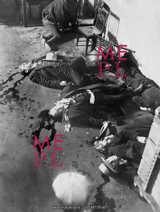 : Corpses of the Valentine's Day massacre in Chicago, 1929 : Corpses of the Valentine's Day massacre in Chicago, 1929