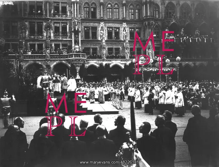 : Corpus Christi procession on the Marienplatz, 1907 : Corpus Christi procession on the Marienplatz, 1907