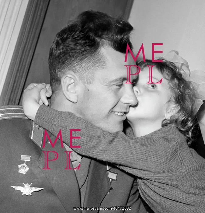 : Cosmonaut P.R. Popovich with his daughter : Cosmonaut P.R. Popovich with his daughter