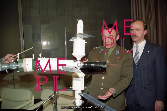 : Cosmonauts Gennady Manakov and Alexander Poleshchuk, 1993 : Cosmonauts Gennady Manakov and Alexander Poleshchuk, 1993