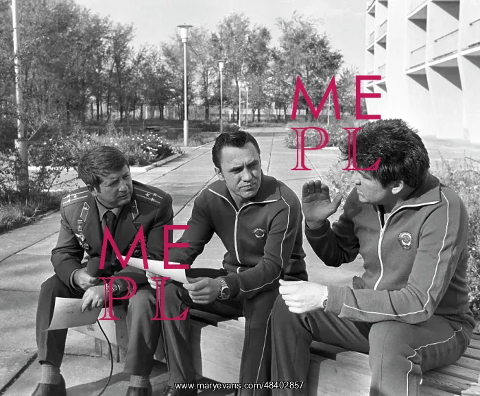 : Cosmonauts Yury Glazkov, Leonid Popov and Valery : Cosmonauts Yury Glazkov, Leonid Popov and Valery