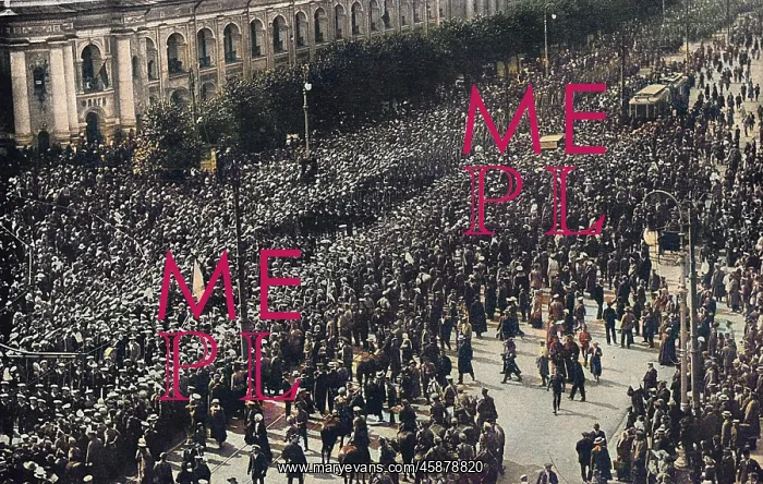 : Cossacks and crowds during Revolution, Petrograd, Russia : Cossacks and crowds during Revolution, Petrograd, Russia