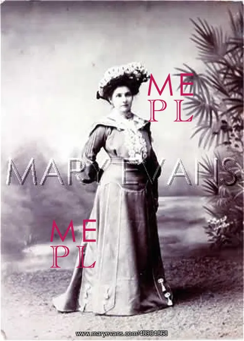 : COSTUME PHOTO CIRCA 1905 : COSTUME PHOTO CIRCA 1905