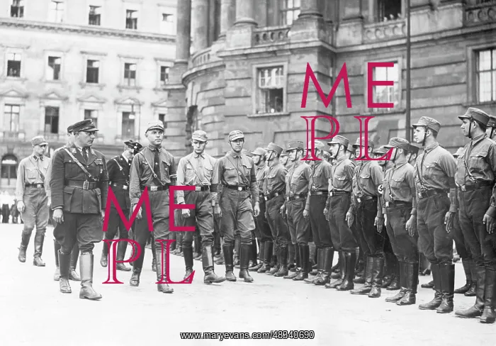 : Count Helldorff visits an SA-Sturm, 1933 : Count Helldorff visits an SA-Sturm, 1933
