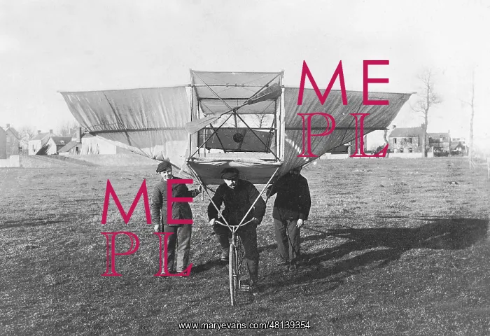 : Count Puiseux with a flying bicycle, 1909 : Count Puiseux with a flying bicycle, 1909