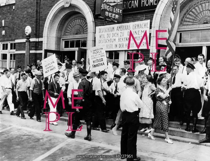 : Counter-demonstrators at a meeting of the American Germa : Counter-demonstrators at a meeting of the American Germa