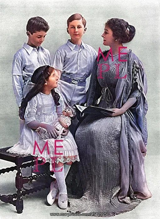 : Countess Curzon with her children : Countess Curzon with her children