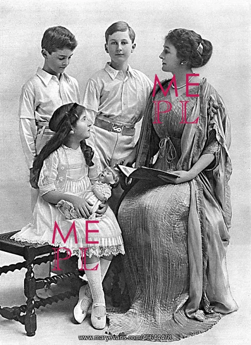 : Countess Curzon with her children : Countess Curzon with her children