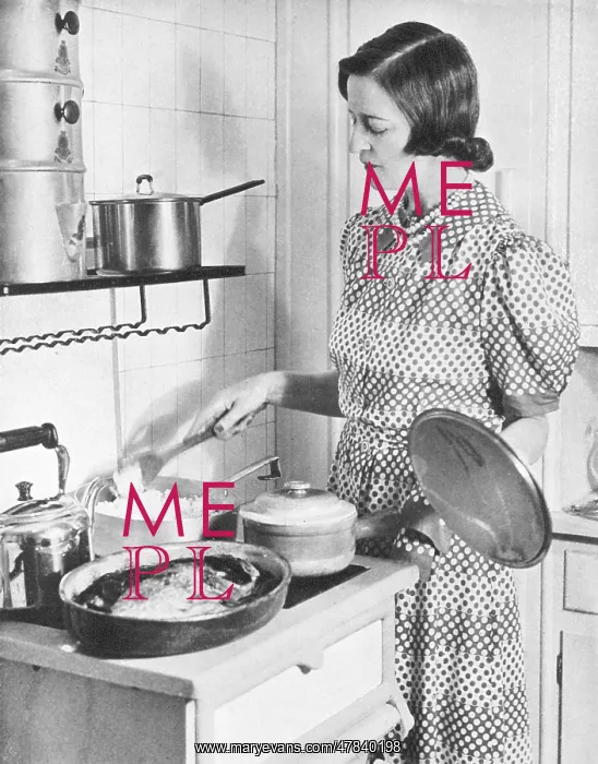  : Countess of Drogheda cooking during WWII