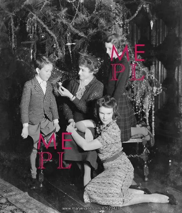  : The Countess of Rosse with Mrs Messel
