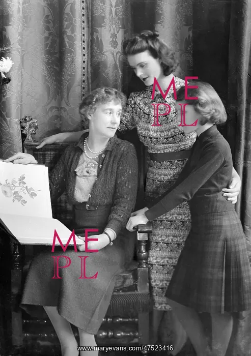 : The Countess of Rosse with Mrs Messel & Susan Armstrong Jon : The Countess of Rosse with Mrs Messel & Susan Armstrong Jon