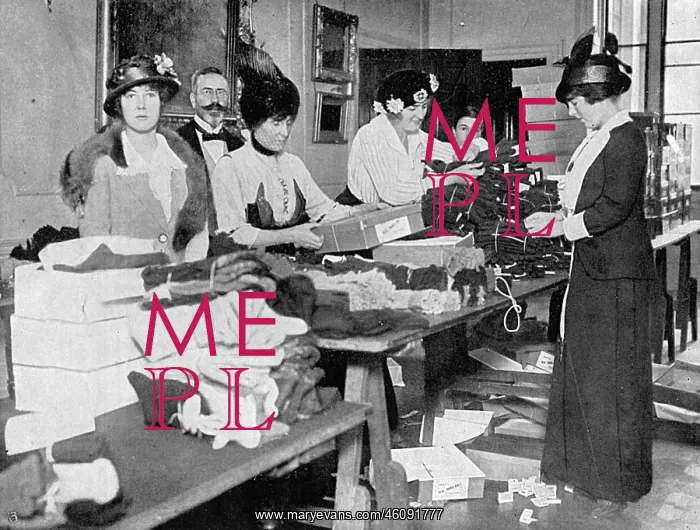: Countess Zia and Nada Torby packing mittens for troops, WW1 : Countess Zia and Nada Torby packing mittens for troops, WW1