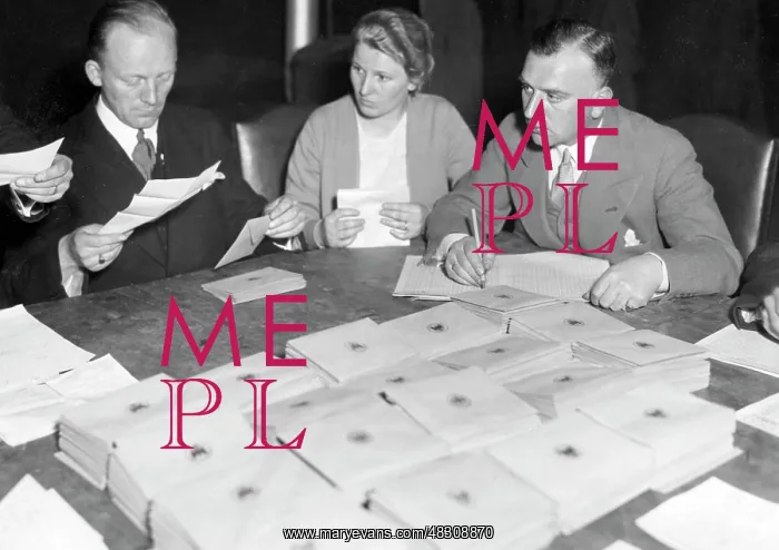 : Counting of votes after the Reichstag election, 1932 : Counting of votes after the Reichstag election, 1932