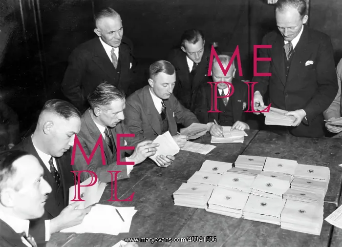 : Counting of votes after the Reichstag election, 1932 : Counting of votes after the Reichstag election, 1932