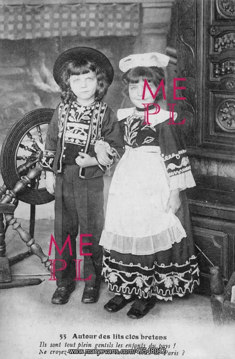 : Two country bumpkins posing next to a spinning wheel : Two country bumpkins posing next to a spinning wheel