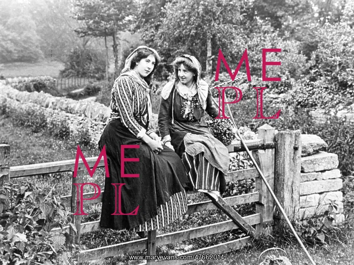  : Country girls 1890s