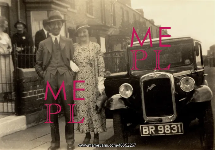 : Couple and their Austin 7 Saloon : Couple and their Austin 7 Saloon