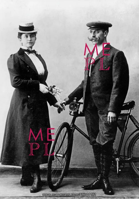 : Couple with bicycle, around the 1900s : Couple with bicycle, around the 1900s