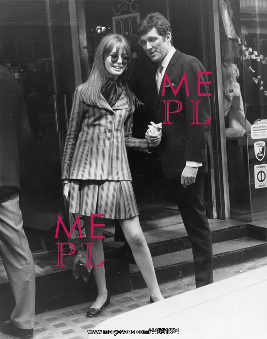 : A COUPLE ON CARNABY ST : A COUPLE ON CARNABY ST