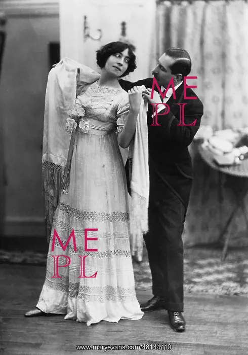 : Couple dances cotillion, 1909 : Couple dances cotillion, 1909